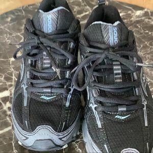 Saucony trail shoes